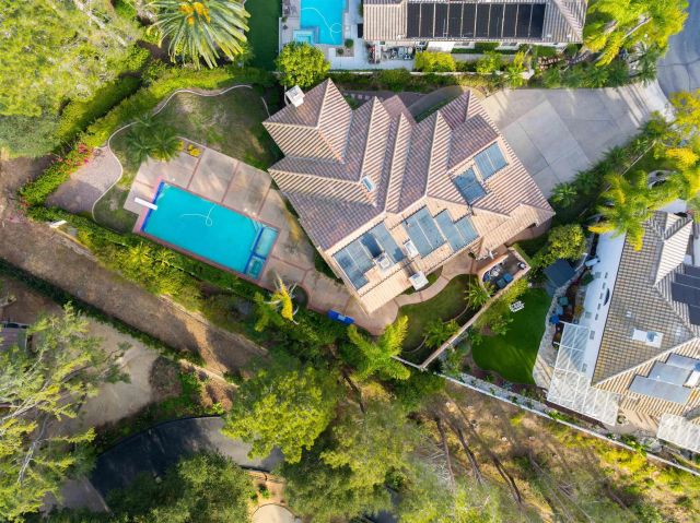 516 Camino Bailen, Escondido, CA 92029