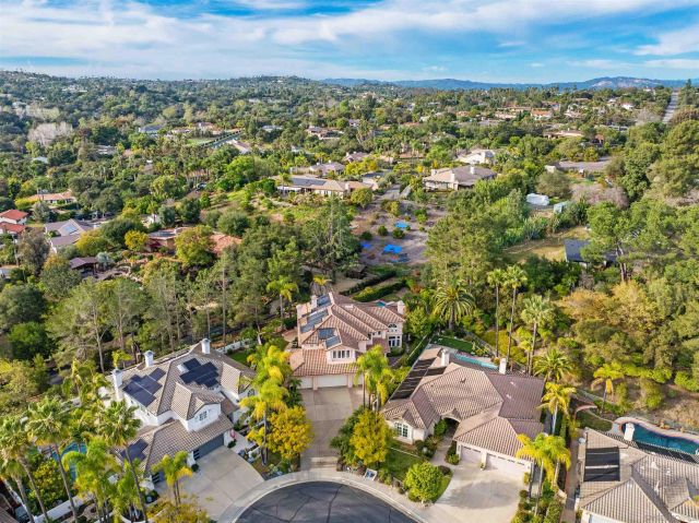 516 Camino Bailen, Escondido, CA 92029
