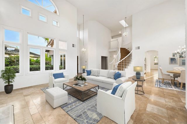 516 Camino Bailen, Escondido, CA 92029