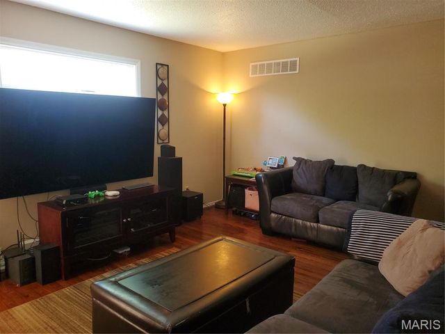 4012 Bugle Bend Drive, Florissant, MO 63034