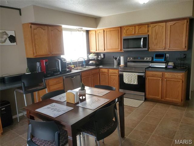 4012 Bugle Bend Drive, Florissant, MO 63034
