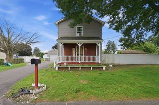 69 Arthur St, Chicopee, MA 01013