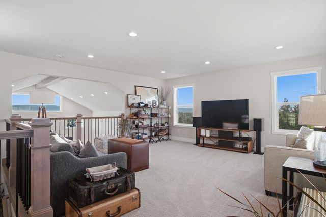 60872 Westview Dr, Nine Mile Falls, WA 99026