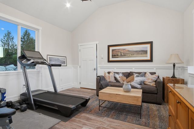 60872 Westview Dr, Nine Mile Falls, WA 99026