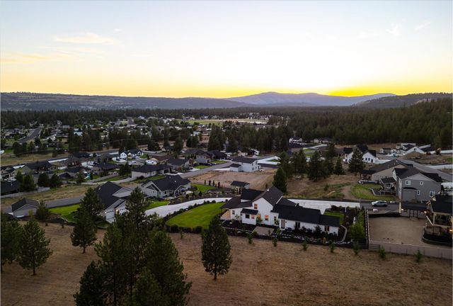 60872 Westview Dr, Nine Mile Falls, WA 99026