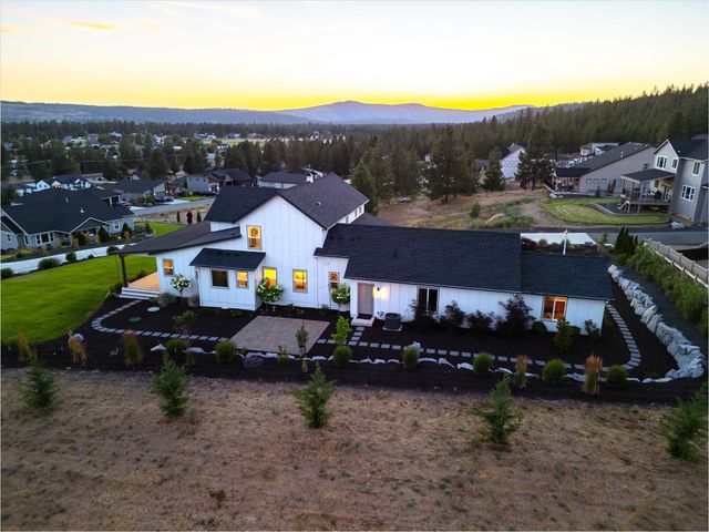 60872 Westview Dr, Nine Mile Falls, WA 99026