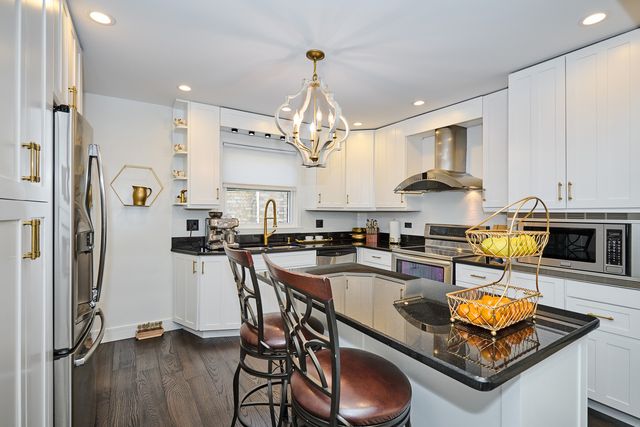 4828 W Berwyn Avenue, Chicago, IL 60630