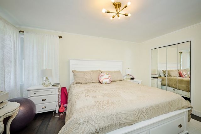 4828 W Berwyn Avenue, Chicago, IL 60630