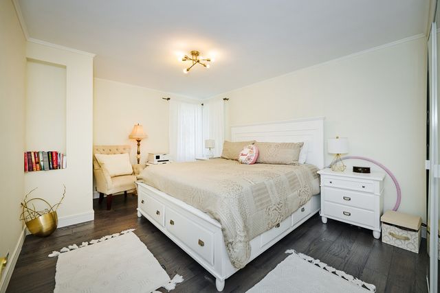 4828 W Berwyn Avenue, Chicago, IL 60630