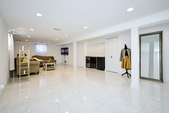 4828 W Berwyn Avenue, Chicago, IL 60630