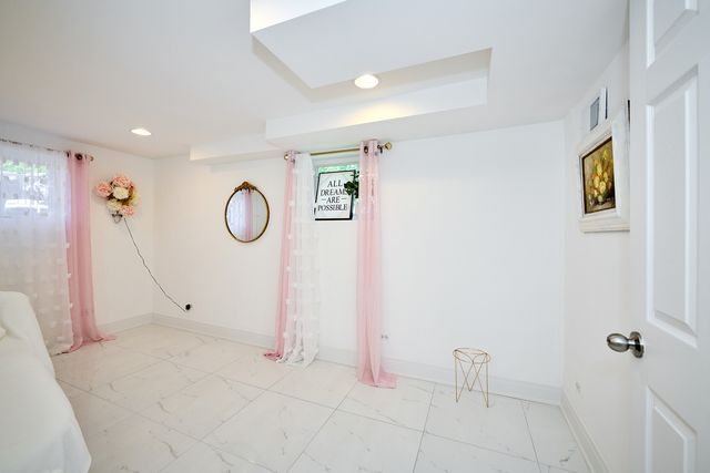 4828 W Berwyn Avenue, Chicago, IL 60630