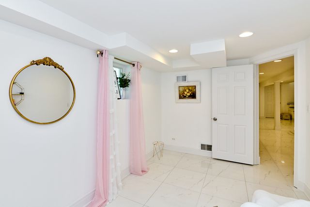 4828 W Berwyn Avenue, Chicago, IL 60630