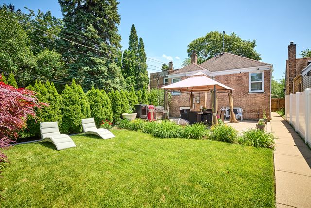 4828 W Berwyn Avenue, Chicago, IL 60630