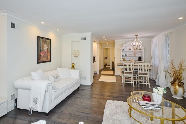 4828 W Berwyn Avenue, Chicago, IL 60630