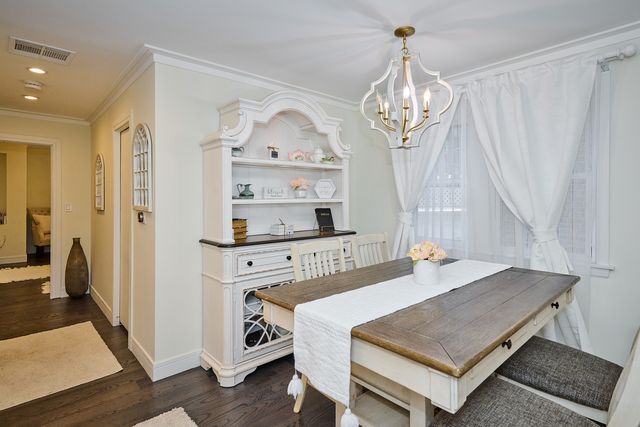 4828 W Berwyn Avenue, Chicago, IL 60630