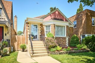 4828 W Berwyn Avenue, Chicago, IL 60630