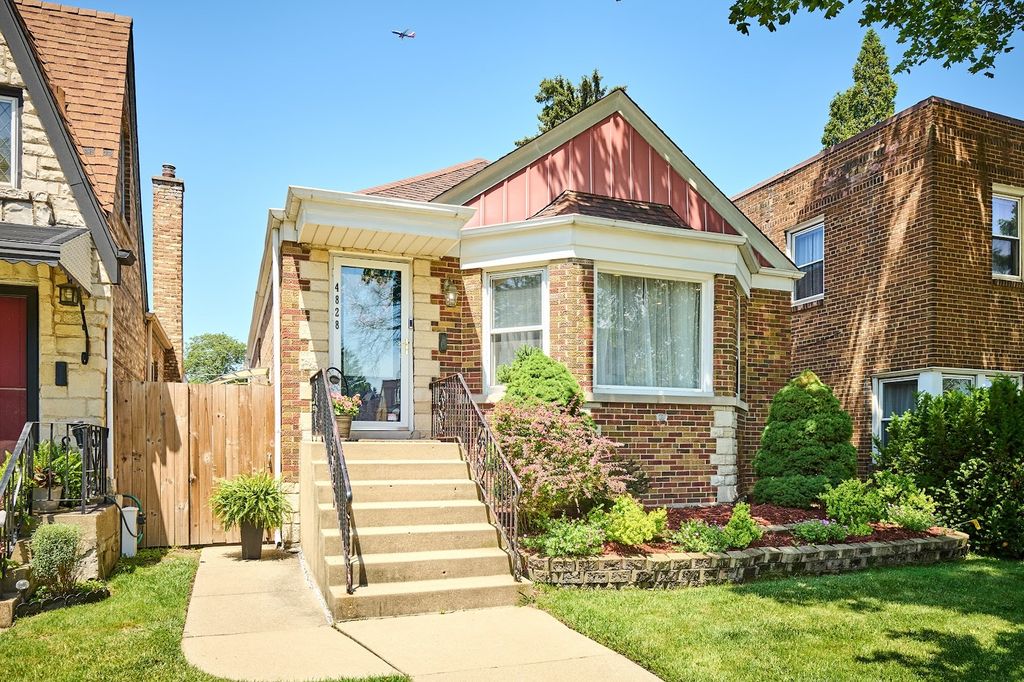 4828 W Berwyn Avenue, Chicago, IL 60630