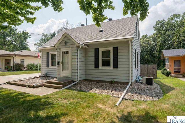 703 Warren Street, Mankato, MN 56001