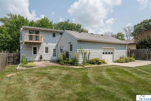 703 Warren Street, Mankato, MN 56001