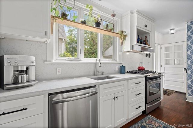 400 Manor Ridge Road, Pelham, NY 10803