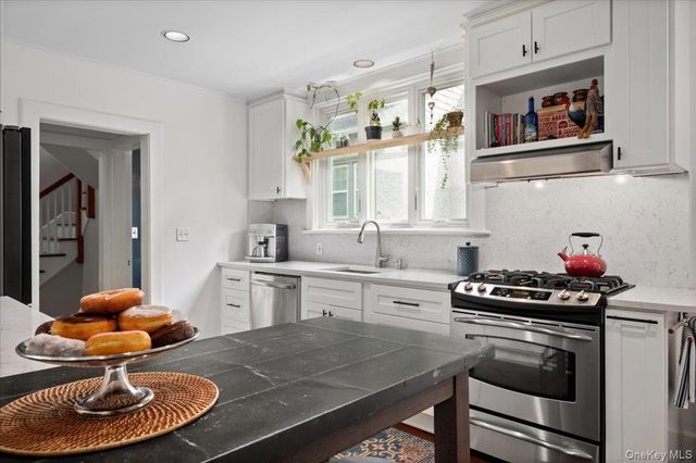 400 Manor Ridge Road, Pelham, NY 10803