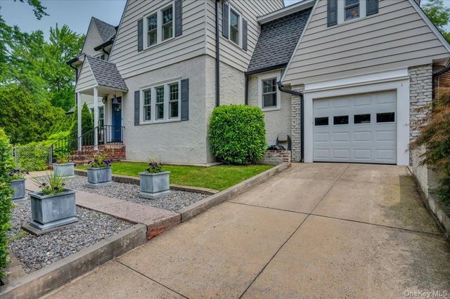 400 Manor Ridge Road, Pelham, NY 10803