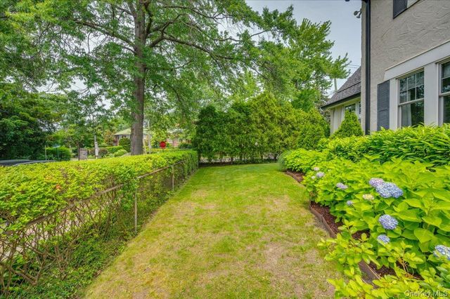 400 Manor Ridge Road, Pelham, NY 10803