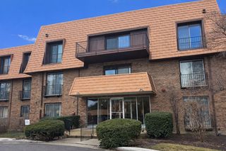 4000 Dundee Road 203B, Northbrook, IL 60062
