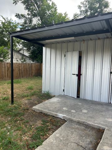 810 E Guenther, San Antonio, TX 78210