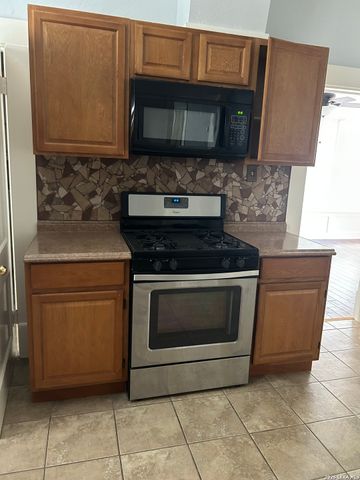 810 E Guenther, San Antonio, TX 78210