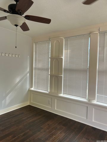 810 E Guenther, San Antonio, TX 78210