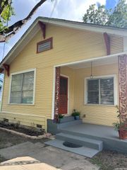 810 E Guenther, San Antonio, TX 78210