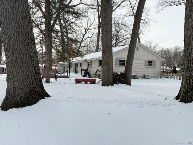 3316 Hickory Lane, Port Huron, MI 48060