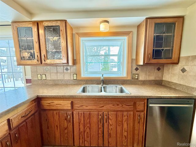 3316 Hickory Lane, Port Huron, MI 48060