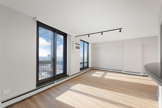 6166 N Sheridan Road 18K, Chicago, IL 60660