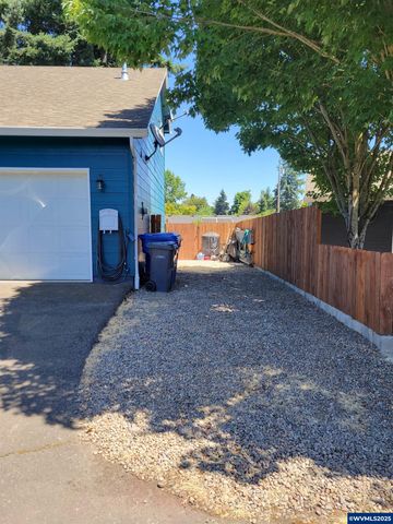 4030 Hennessy Ln NE, Keizer, OR 97303