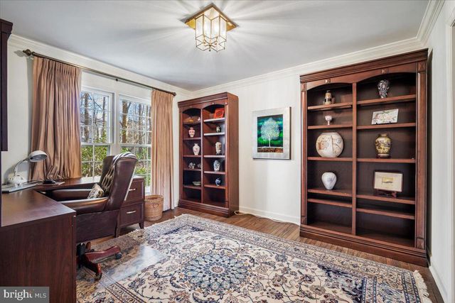 2 CANDLELIGHT CT, Potomac, MD 20854