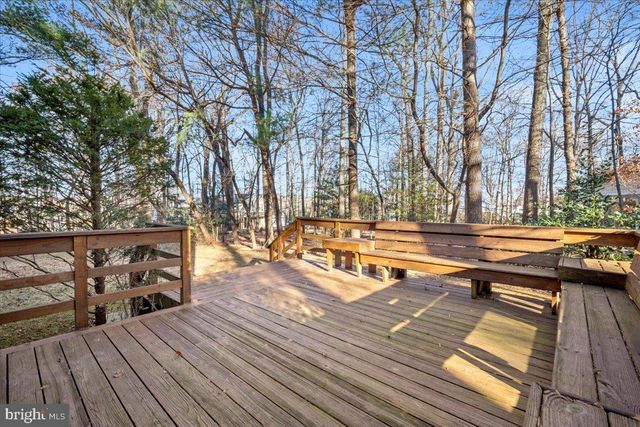 2 CANDLELIGHT CT, Potomac, MD 20854