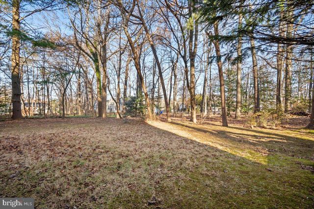 2 CANDLELIGHT CT, Potomac, MD 20854