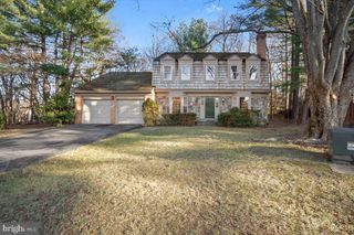 2 CANDLELIGHT CT, Potomac, MD 20854