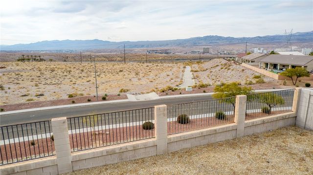 1045 Bella Luna Drive, Bullhead City, AZ 86429