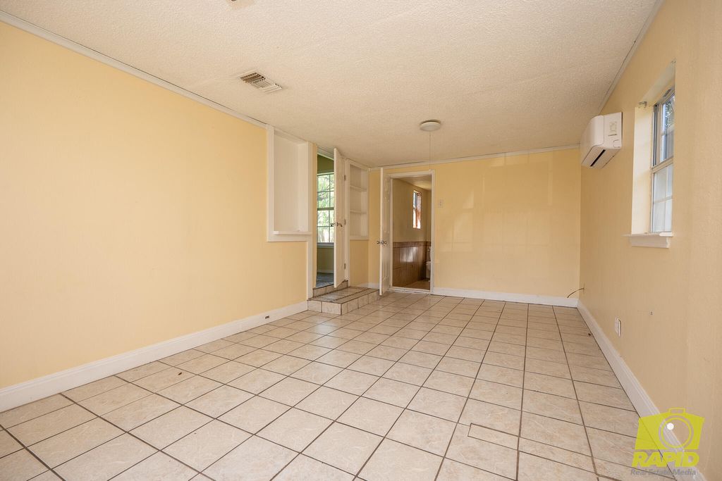 Image 11 of property listing at 1405 Hassell Street, San Angelo, TX 76901