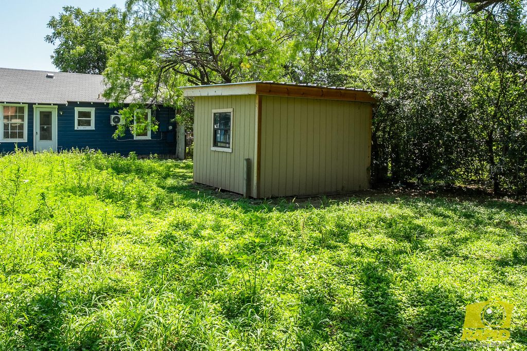 Image 23 of property listing at 1405 Hassell Street, San Angelo, TX 76901