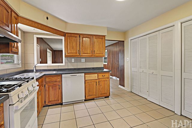 916 Chestnut Street, Waukegan, IL 60085