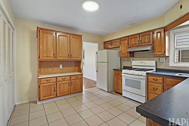 916 Chestnut Street, Waukegan, IL 60085