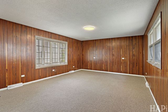 916 Chestnut Street, Waukegan, IL 60085