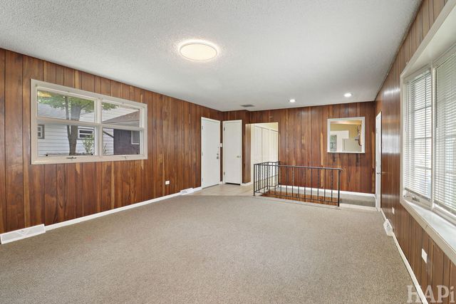 916 Chestnut Street, Waukegan, IL 60085