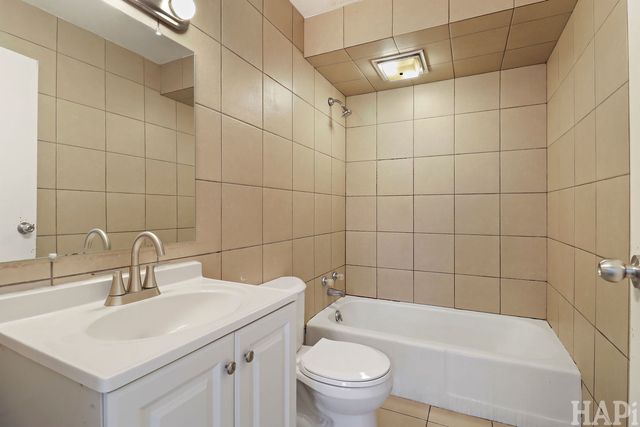 916 Chestnut Street, Waukegan, IL 60085