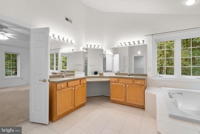 5248 FERRY BRANCH LN, Lothian, MD 20711