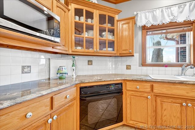 2501 Kingston Drive, Bartlesville, OK 74006